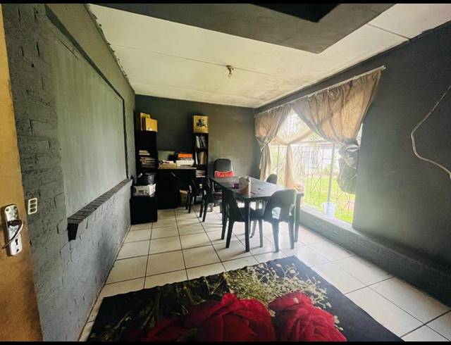 5 BEDROOM HOUSE FOR SALE IN KEMPTON PARK EXT 02